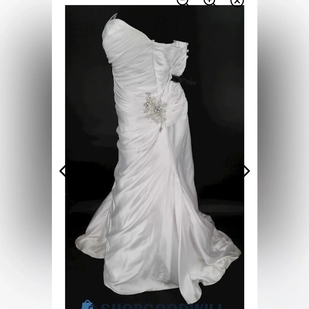 Beautiful Bonny wedding dress great for curves Size 16 Good Condition strapless - Picture 2 of 16